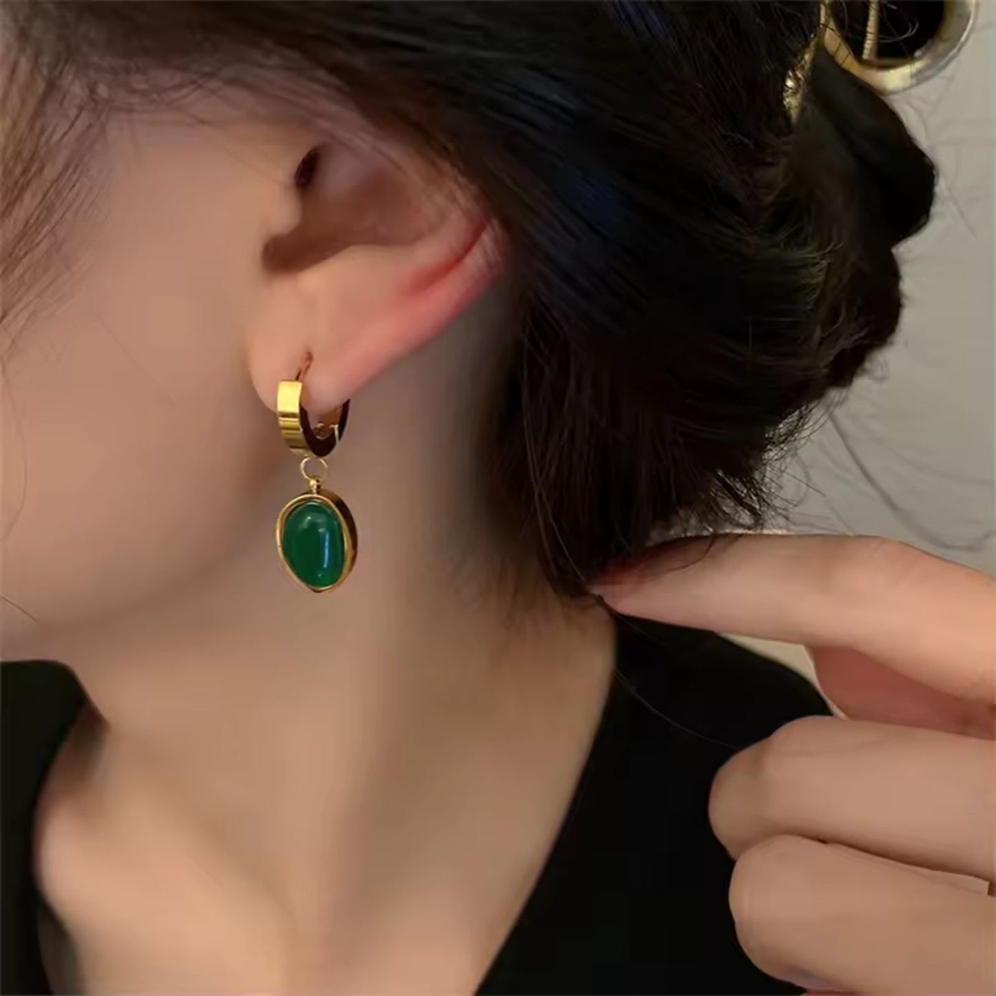 Stainless steel dangle earrings with emeralds